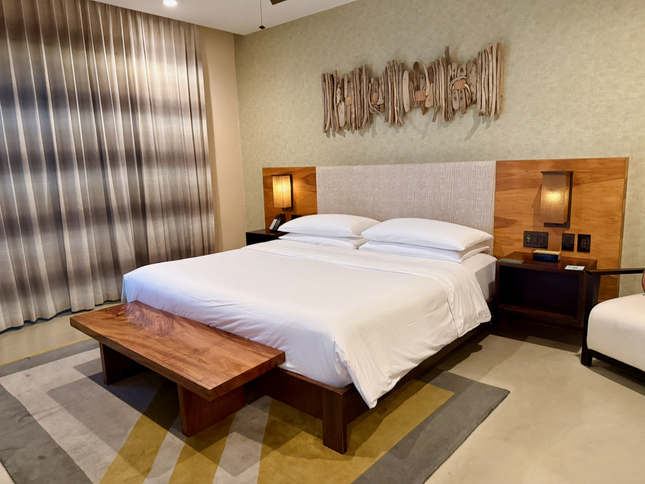 A bedroom with 1 king bed at the Andaz Suite, Andaz Papagayo
