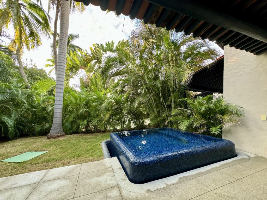 The patio of Lagoon Suite with Plunge Pool at Thompson Zihuatanejo