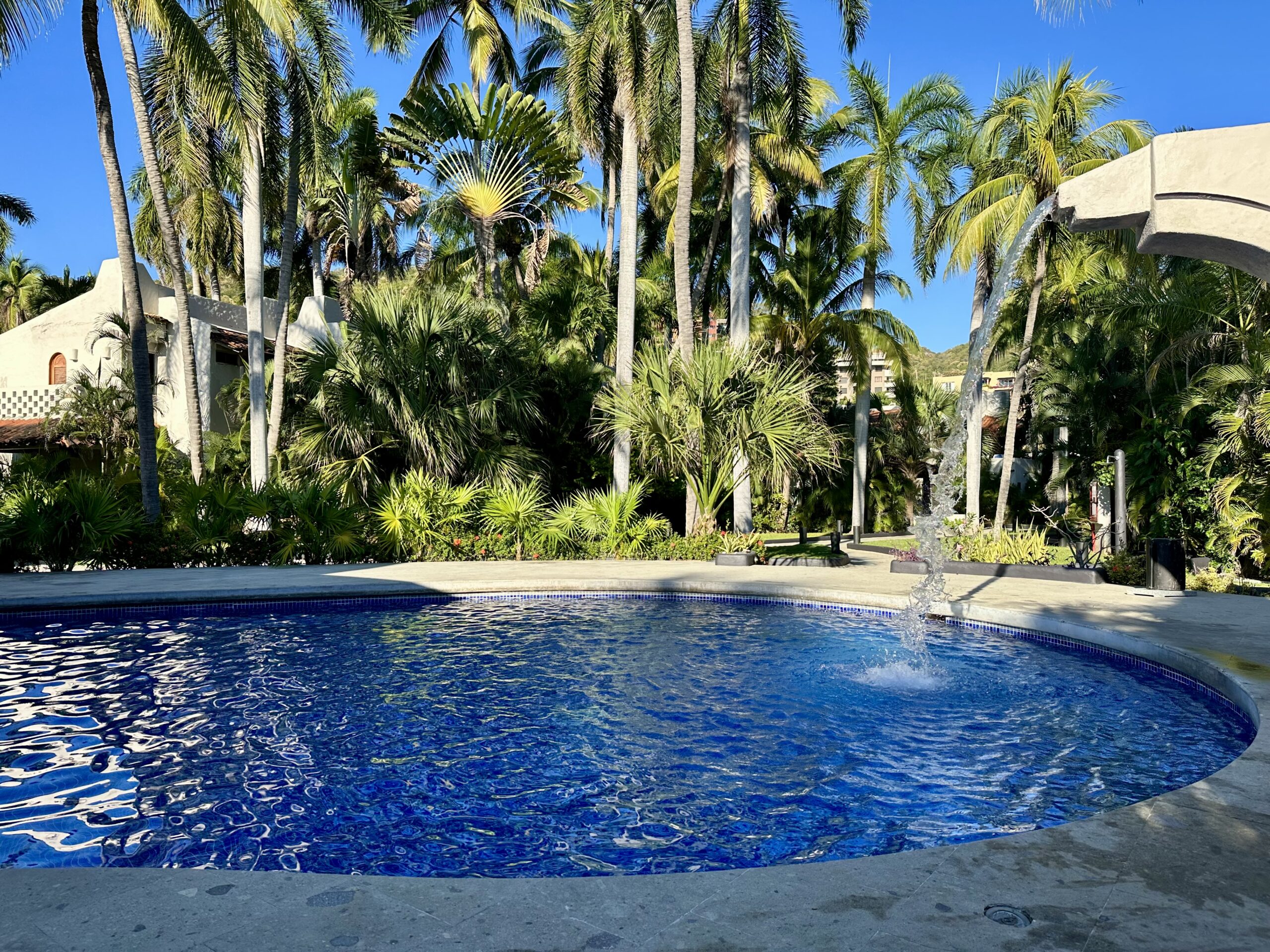 Family pool a Thompson Zihuatanejo