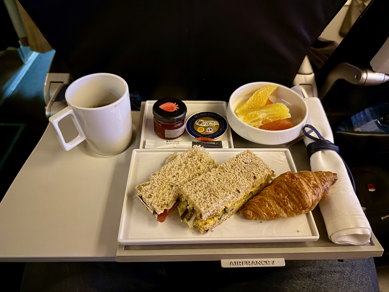 Barcelona to Paris – Air France Business Class breakfast