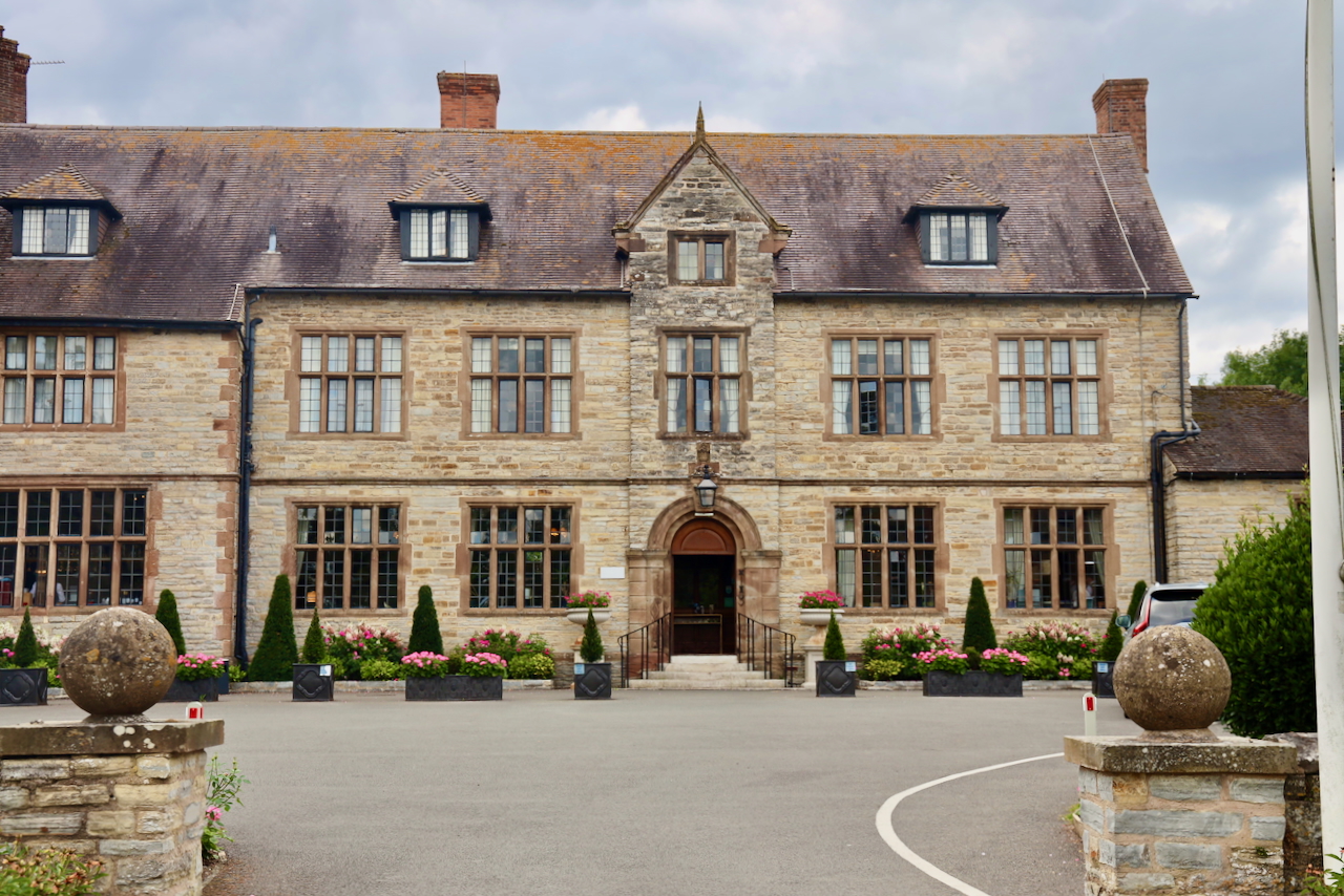 How to Earn and Redeem Marriott Free Night Awards (new changes in 2026)