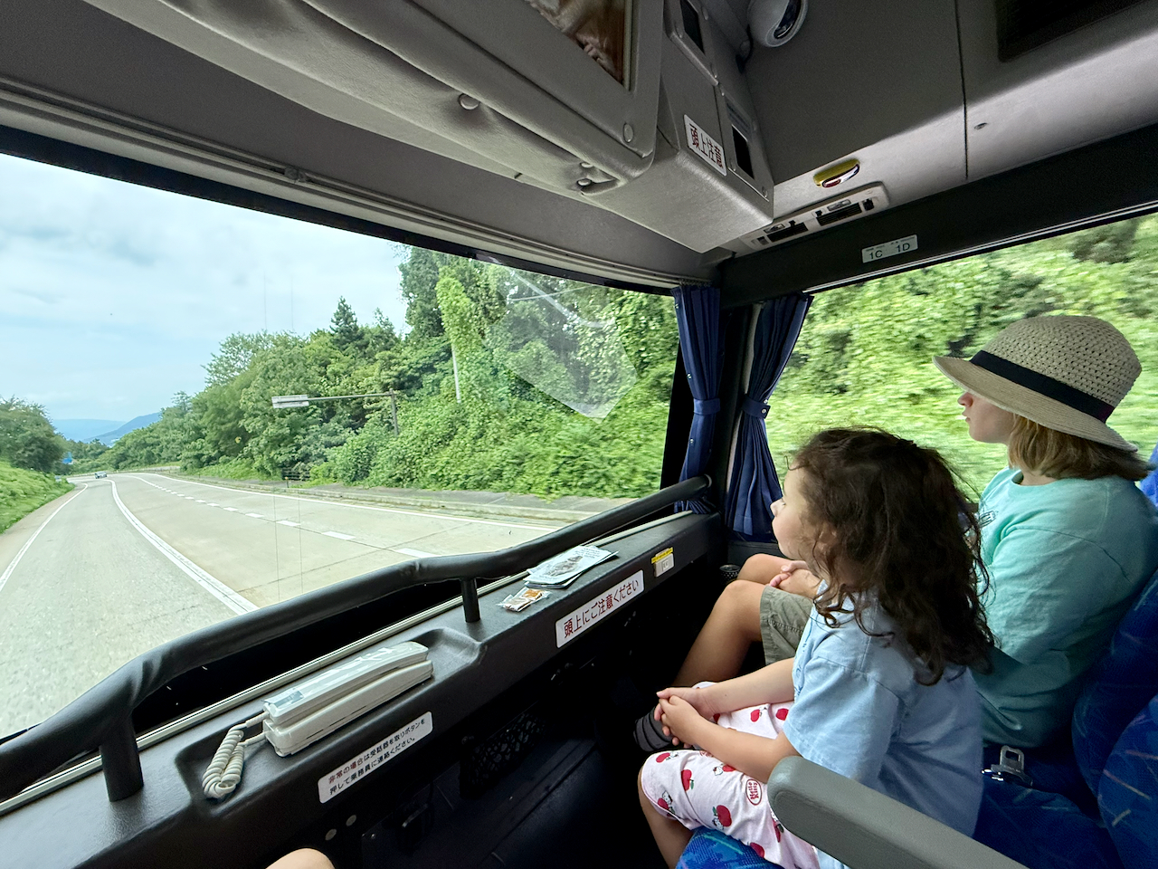  Direct express bus from Nagano Station to Jigokudani Snow Monkey Park